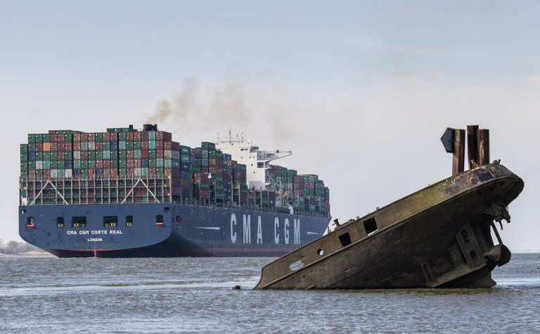 Elbe, Schiffe
