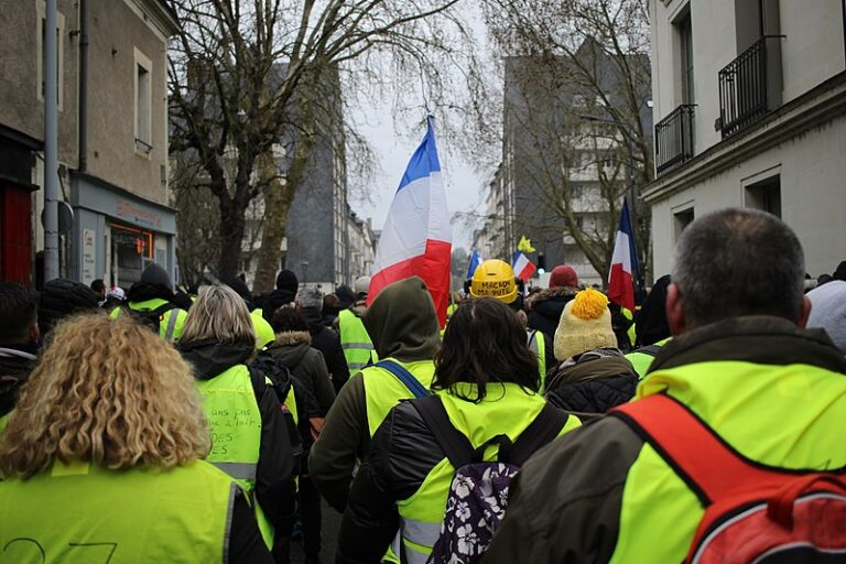 800px-Tours_-_Manifestation_des_Gilets_Jaunes_-_02_février_2019_09
