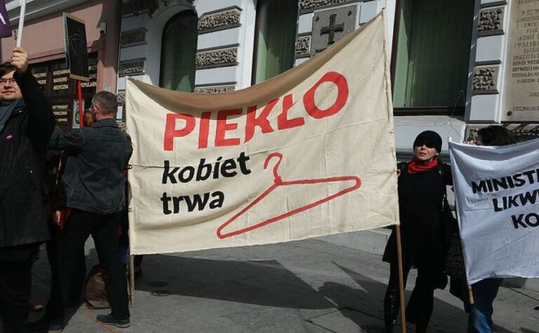 Protest_against_changes_in_abortion_law_in_Poland_Partia_Razem_April_3_2016_Łódź_Piotrkowska_Street_05-890x550-1