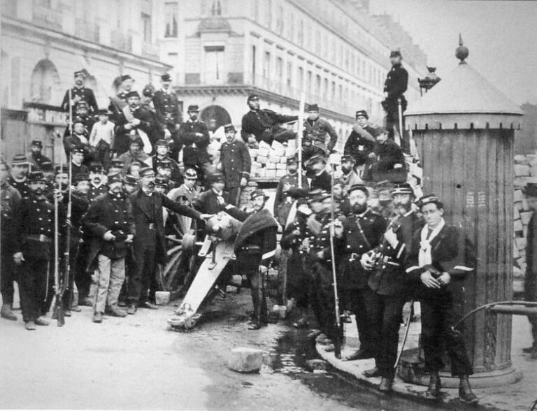 Commune_de_Paris_barricade_rue_de_Castiglione_2