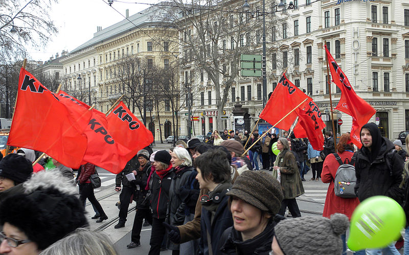 800px-Aktionstag_anlässlich_des_100._Internationalen_Frauentages_-_KPÖ