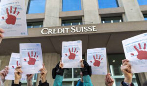 klimaaktivisten-gegen-banken-in-einem-aktuellen-rating-von-klimastreik-300x177
