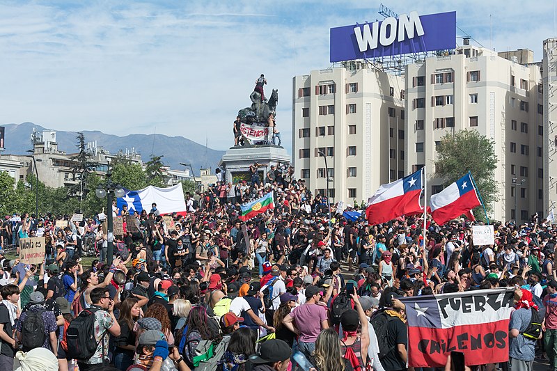 800px-Protestas_en_Chile_20191022_11