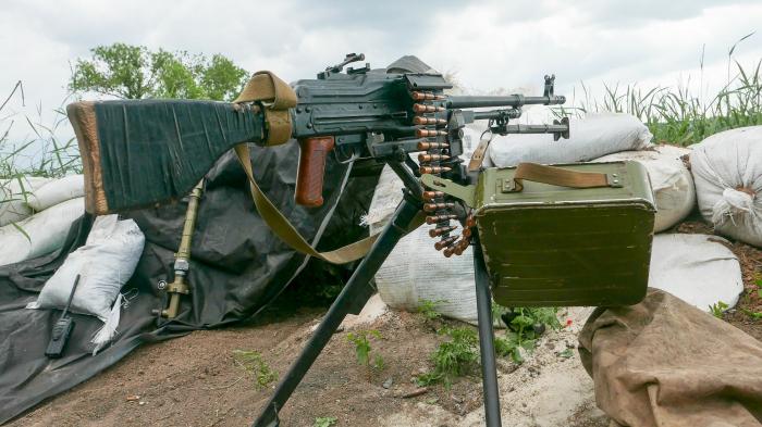PK_machine_gun_at_Russia-backed_rebel_position_near_the_division_line_with_Ukrainian_army_near_Dokuchaevsk__eastern_Ukraine__Friday__June_5__2015-74b43d1433399cbc