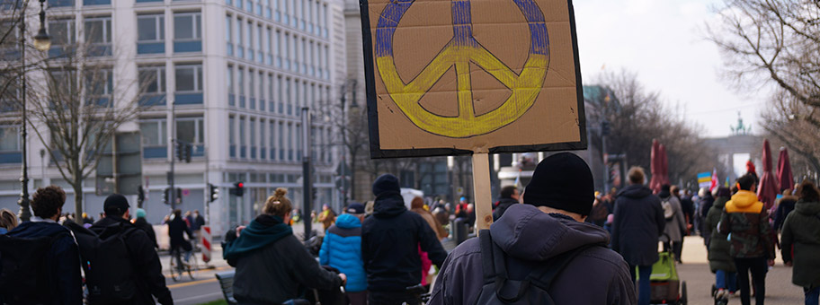 Berlin_protests_against_Ukraine_War_(51907745358)_o_1